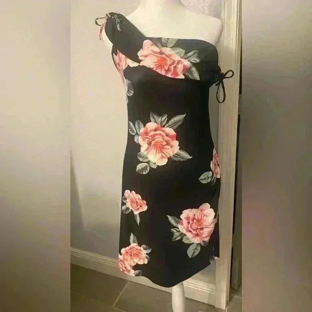 Juniors Floral dress in black with floral design in pinks white & green sizeM7-9